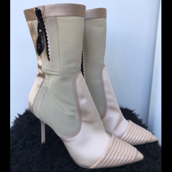 SOLD! LOUIS VUITTON limited edition lingerie boots - Picture 2 of 4